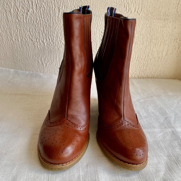 Tommy Hilfiger cognac wedge booties with perforated brogue details Size 9.5 - Picture 2 of 12